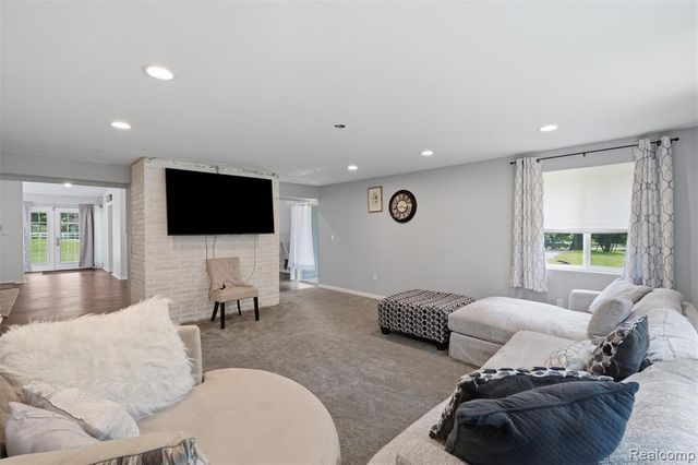 30715 N Greenbriar Road, Franklin, MI 48025