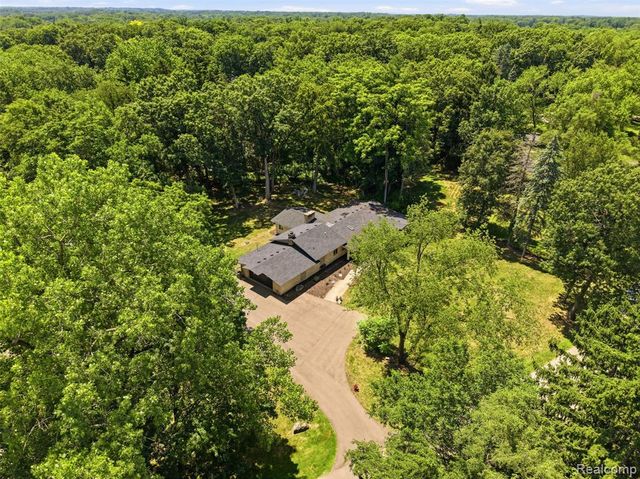 30715 N Greenbriar Road, Franklin, MI 48025