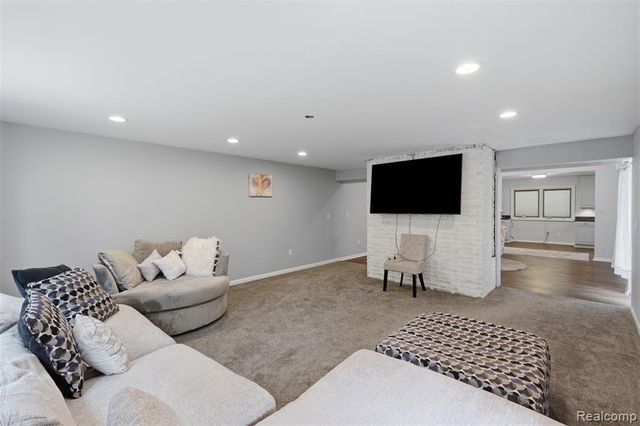 30715 N Greenbriar Road, Franklin, MI 48025