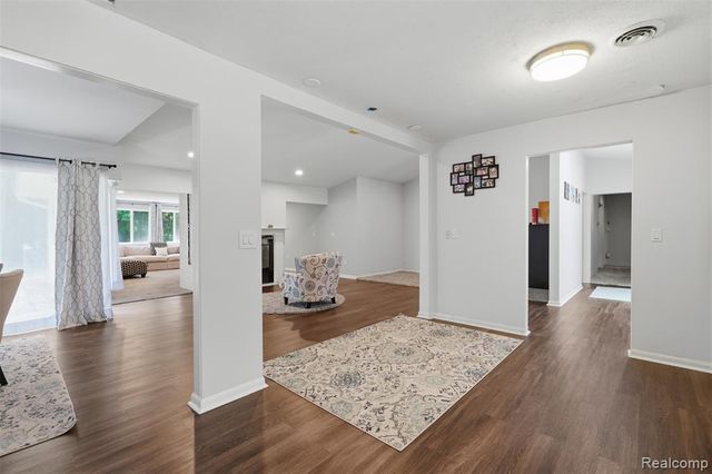30715 N Greenbriar Road, Franklin, MI 48025