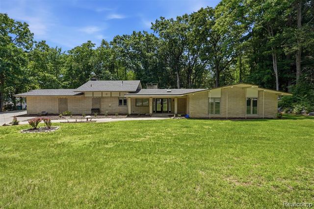 30715 N Greenbriar Road, Franklin, MI 48025