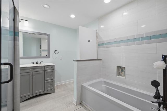 30715 N Greenbriar Road, Franklin, MI 48025