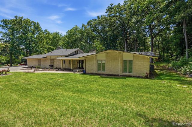 30715 N Greenbriar Road, Franklin, MI 48025