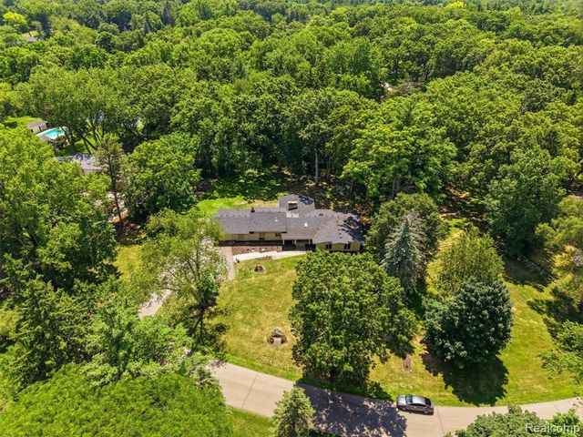 30715 N Greenbriar Road, Franklin, MI 48025