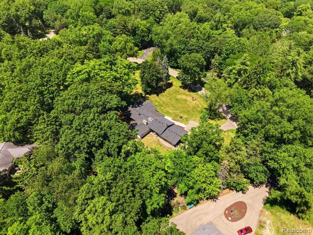 30715 N Greenbriar Road, Franklin, MI 48025