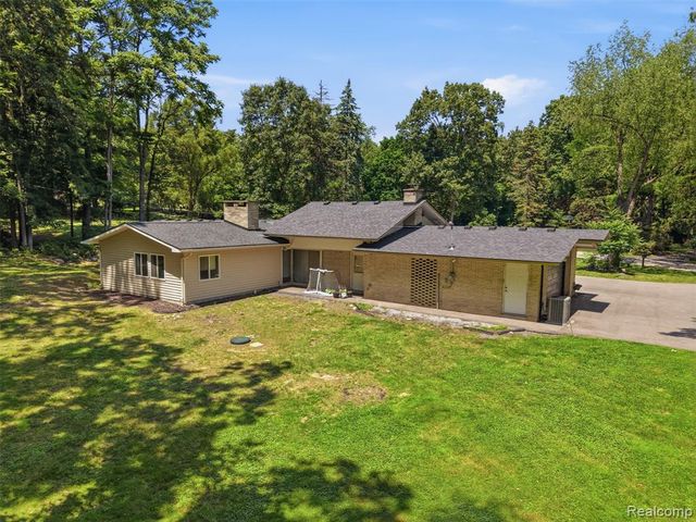 30715 N Greenbriar Road, Franklin, MI 48025
