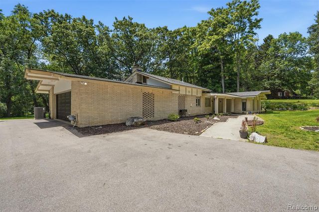 30715 N Greenbriar Road, Franklin, MI 48025
