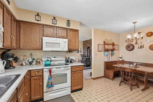 5185 W 58th Street N, Newton, IA 50208