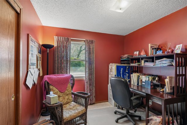 5185 W 58th Street N, Newton, IA 50208