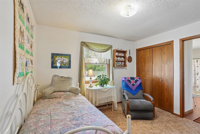 5185 W 58th Street N, Newton, IA 50208