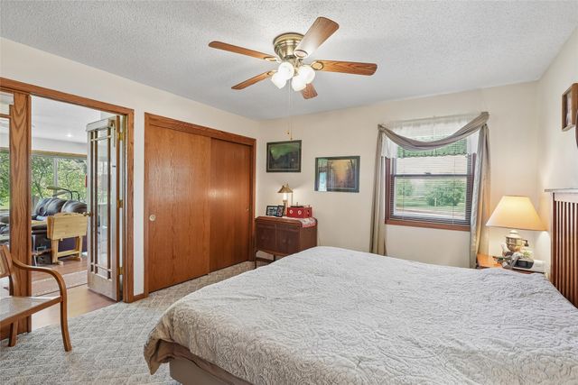 5185 W 58th Street N, Newton, IA 50208