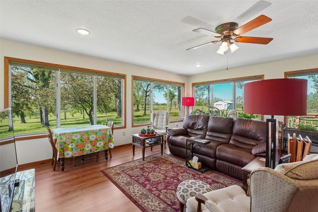 5185 W 58th Street N, Newton, IA 50208