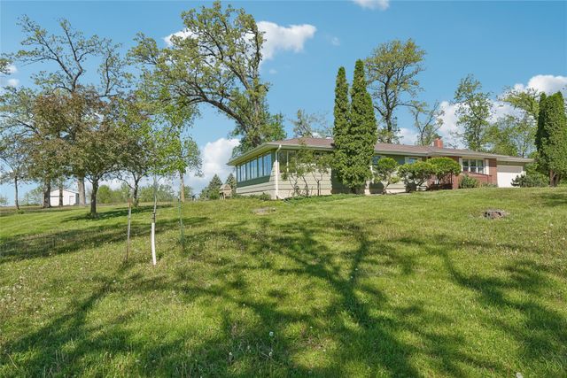5185 W 58th Street N, Newton, IA 50208