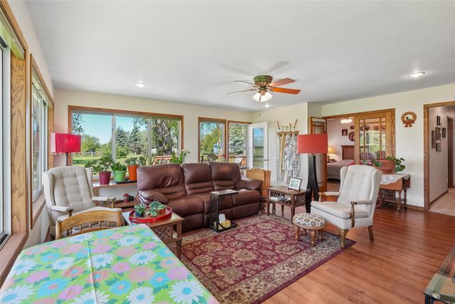 5185 W 58th Street N, Newton, IA 50208