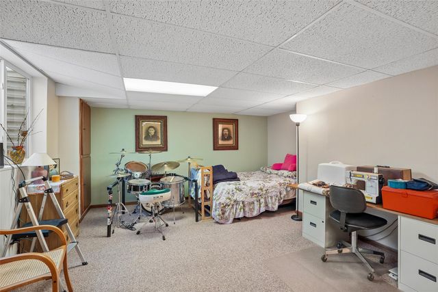 5185 W 58th Street N, Newton, IA 50208
