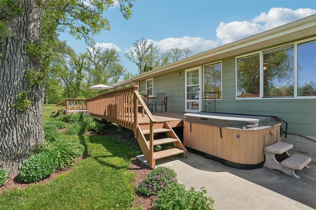 5185 W 58th Street N, Newton, IA 50208