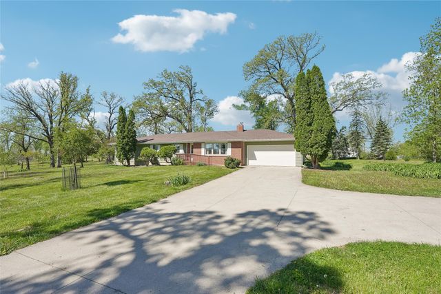 5185 W 58th Street N, Newton, IA 50208