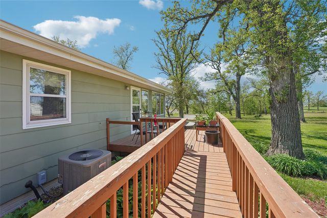 5185 W 58th Street N, Newton, IA 50208