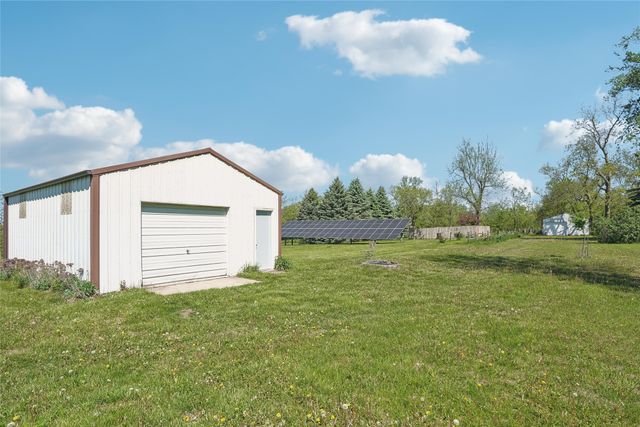 5185 W 58th Street N, Newton, IA 50208