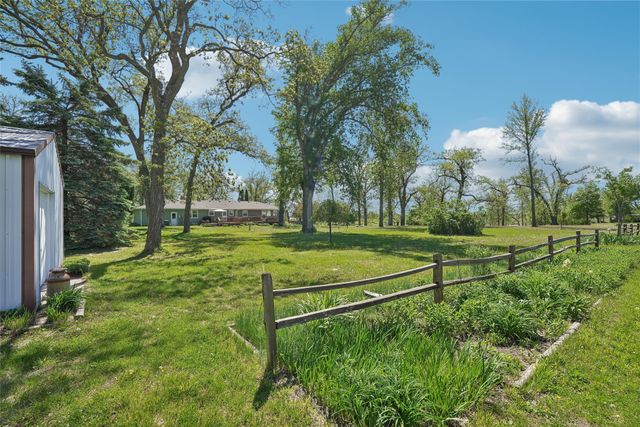 5185 W 58th Street N, Newton, IA 50208