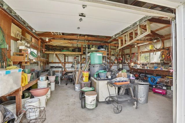 5185 W 58th Street N, Newton, IA 50208