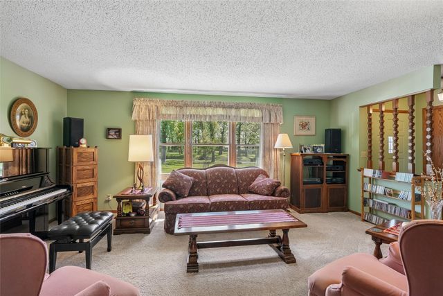 5185 W 58th Street N, Newton, IA 50208