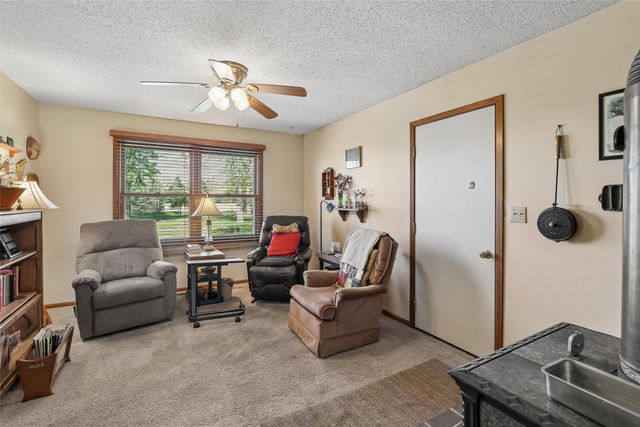 5185 W 58th Street N, Newton, IA 50208