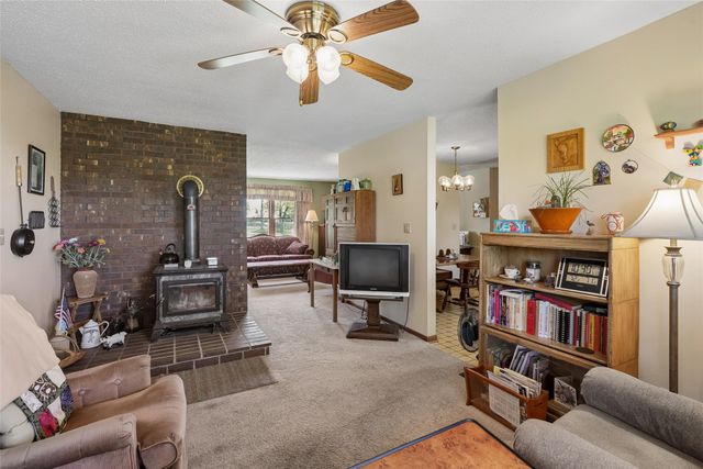 5185 W 58th Street N, Newton, IA 50208