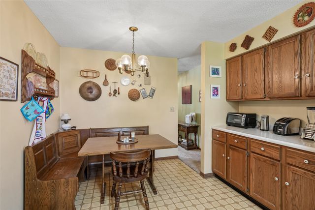 5185 W 58th Street N, Newton, IA 50208