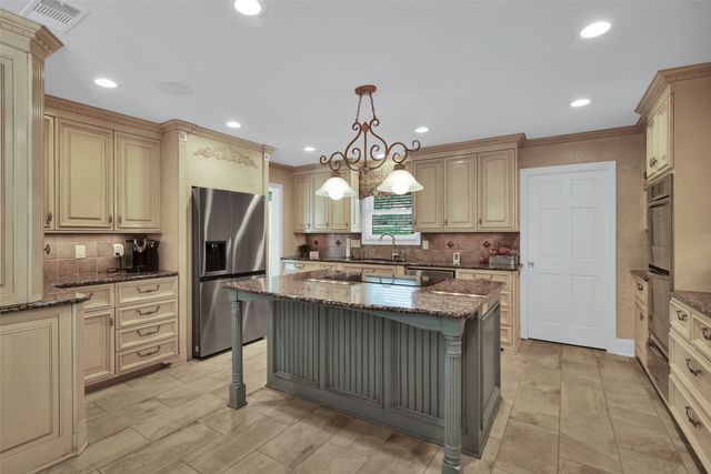 649 Anderson Road, Whitesboro, TX 76273