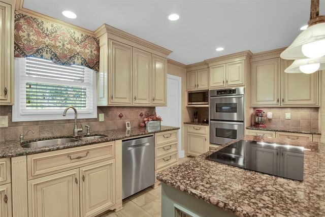 649 Anderson Road, Whitesboro, TX 76273