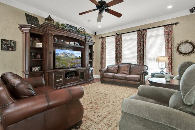 649 Anderson Road, Whitesboro, TX 76273