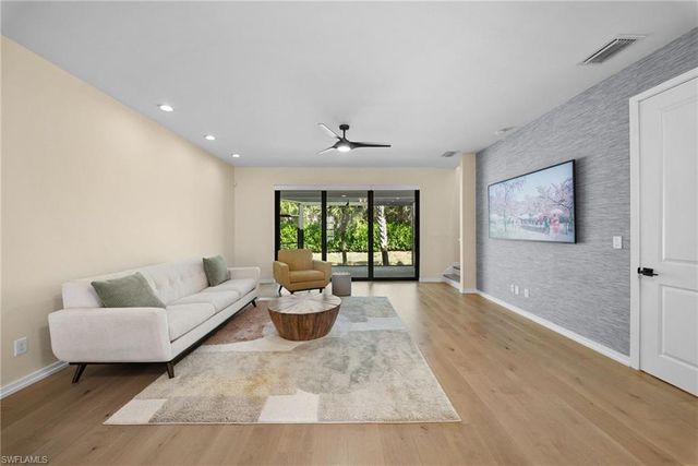 13005 Pembroke DR, Naples, FL 34105