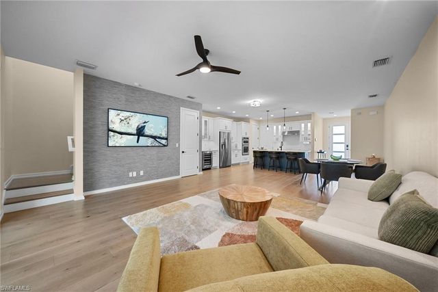 13005 Pembroke DR, Naples, FL 34105