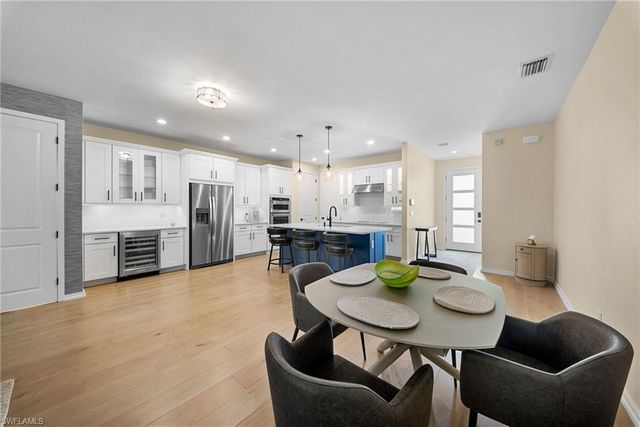 13005 Pembroke DR, Naples, FL 34105