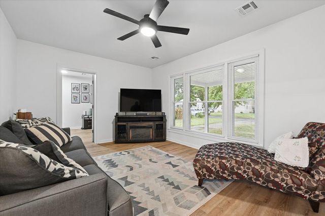 1424 S Erie Avenue, Tulsa, OK 74112