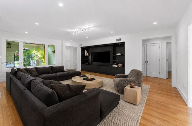 7711 SW 47th Avenue, Coral Gables, FL 33143