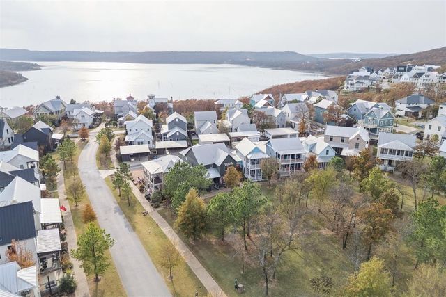 13 Redbud Street, Carlton Landing, OK 74432