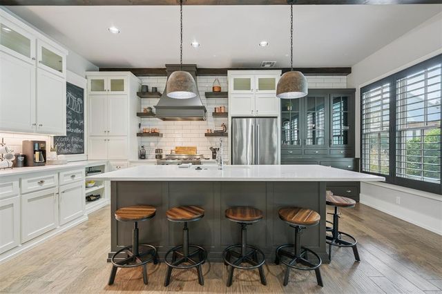 13 Redbud Street, Carlton Landing, OK 74432