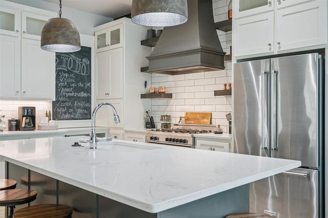 13 Redbud Street, Carlton Landing, OK 74432