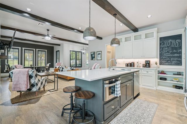 13 Redbud Street, Carlton Landing, OK 74432