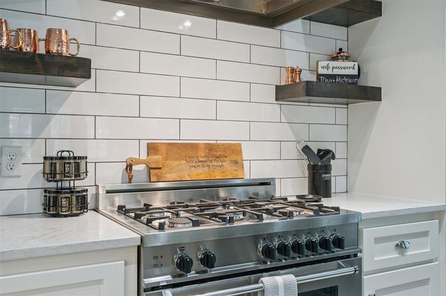 13 Redbud Street, Carlton Landing, OK 74432