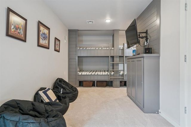 13 Redbud Street, Carlton Landing, OK 74432