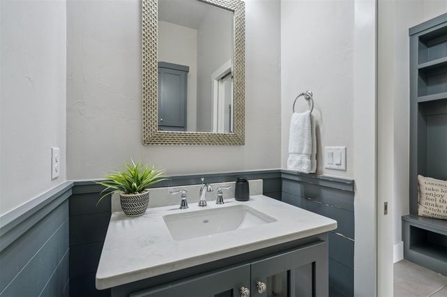 13 Redbud Street, Carlton Landing, OK 74432