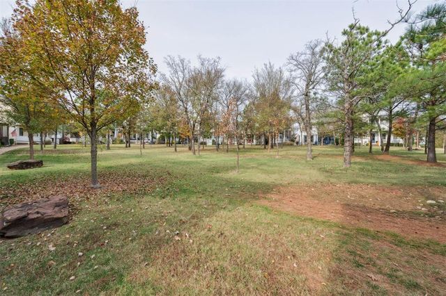 13 Redbud Street, Carlton Landing, OK 74432