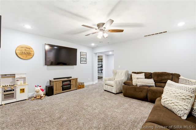4002 Williams Crossing Way, Jeffersonville, IN 47130