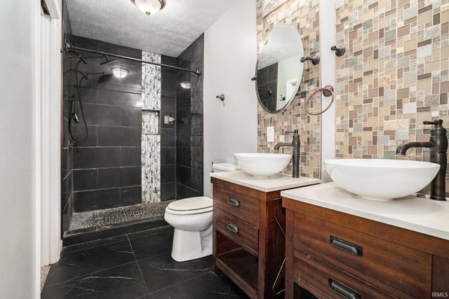 1707 W East Lake Drive, Elkhart, IN 46514