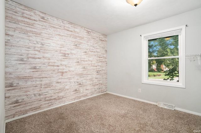 1707 W East Lake Drive, Elkhart, IN 46514