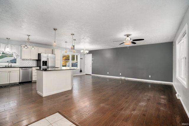 1707 W East Lake Drive, Elkhart, IN 46514