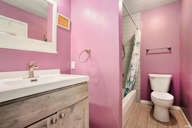 1707 W East Lake Drive, Elkhart, IN 46514